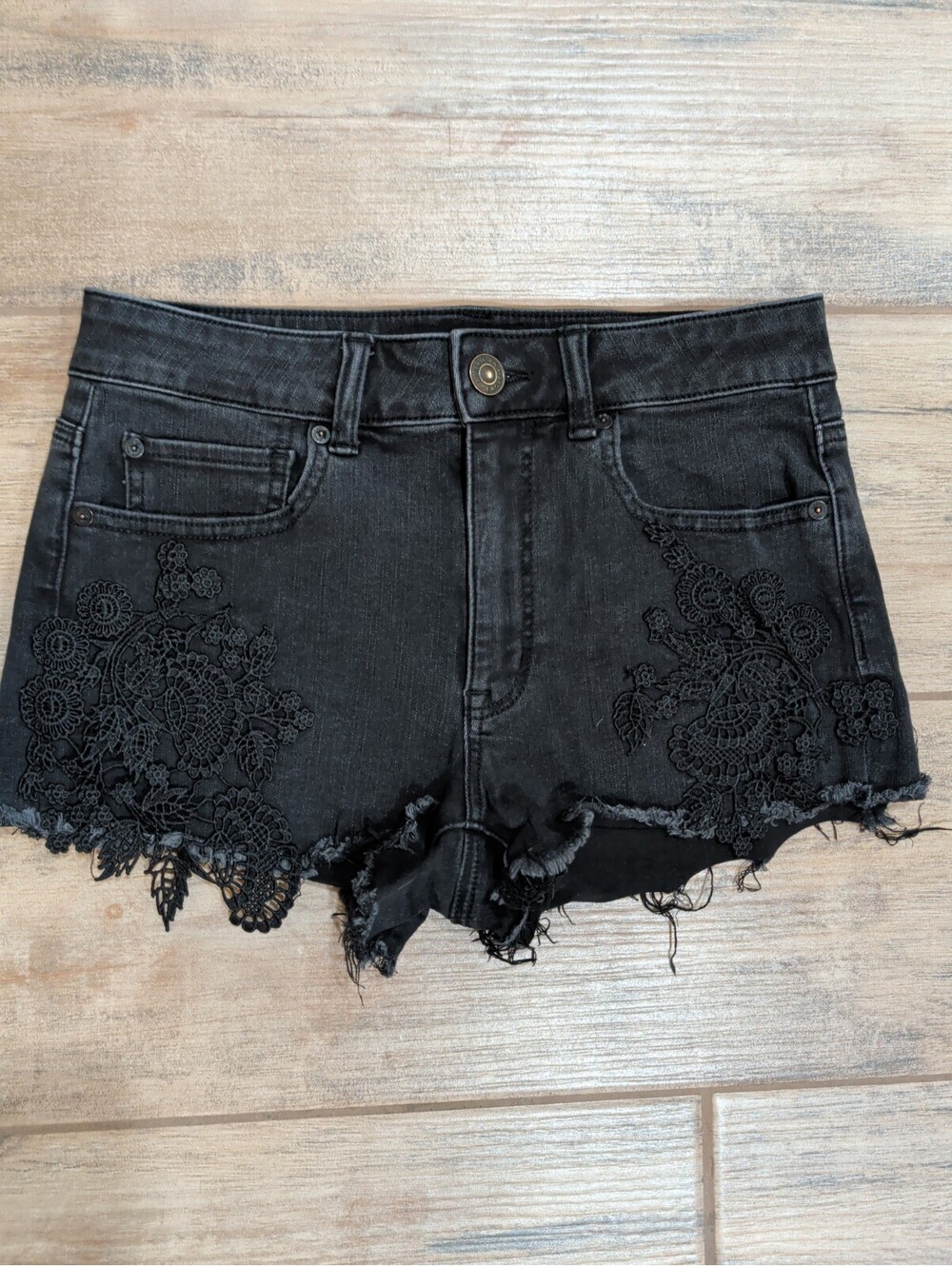 American Eagle Black Denim Shorts S 6 Lace Crochet Applique Distressed Stretch